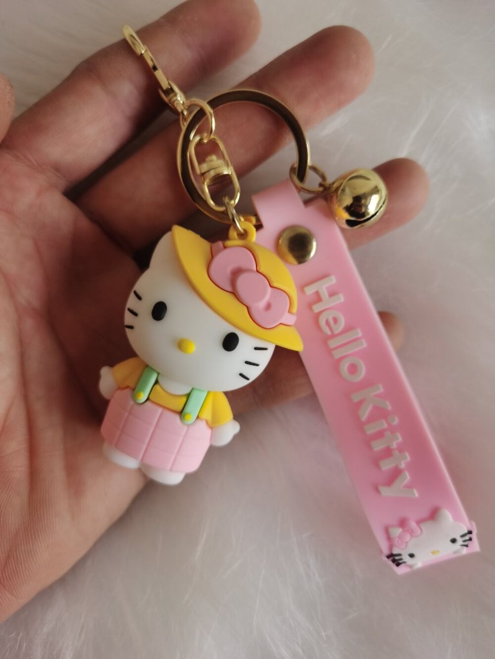 NO.320 Hello Kitty Baker keychain